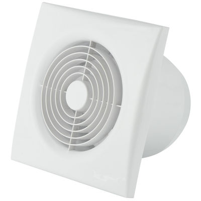 Anbau eines Kanalventilators zur Kontrolle des Inline-Luftstroms aus Kunststoff und Verbesserung der Leistung