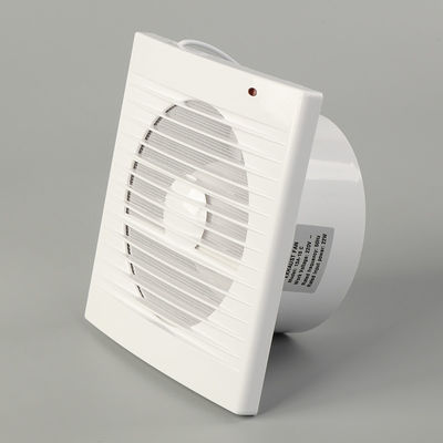 Anbau eines Kanalventilators zur Kontrolle des Inline-Luftstroms aus Kunststoff und Verbesserung der Leistung